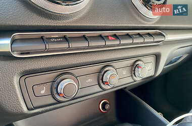 Хетчбек Audi A3 2015 в 