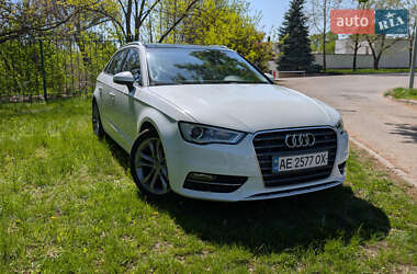 Хэтчбек Audi A3 2016 в 