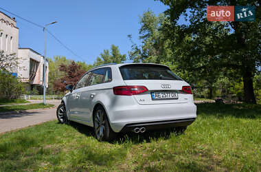 Хэтчбек Audi A3 2016 в 