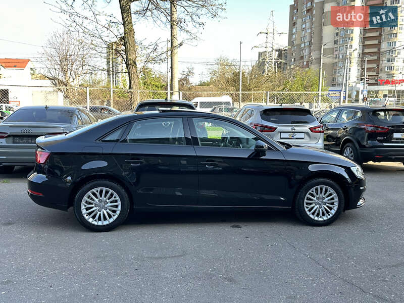 Седан Audi A3 2016 в Одессе