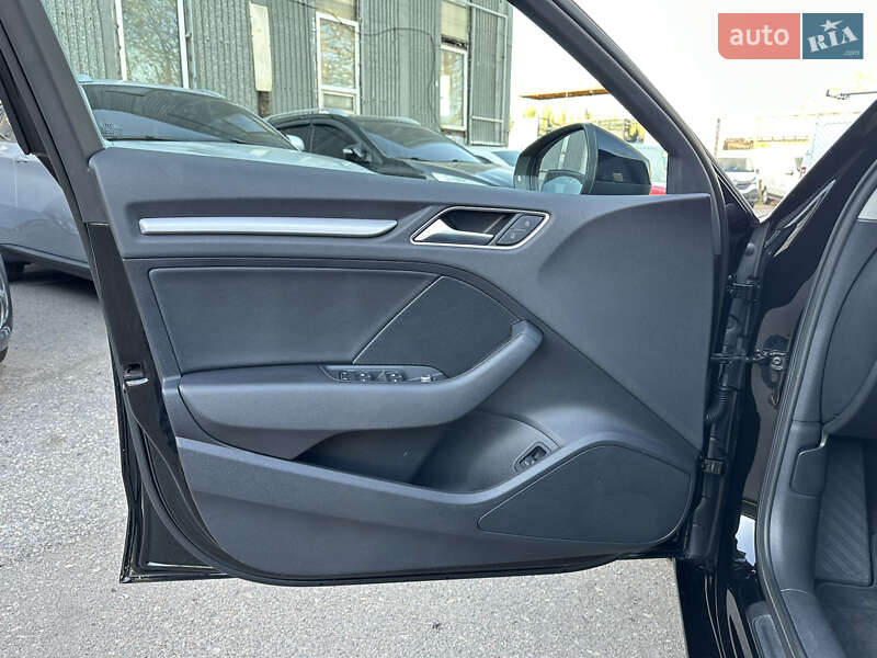 Седан Audi A3 2016 в Одессе