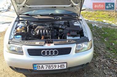 Хетчбек Audi A3 2002 в 