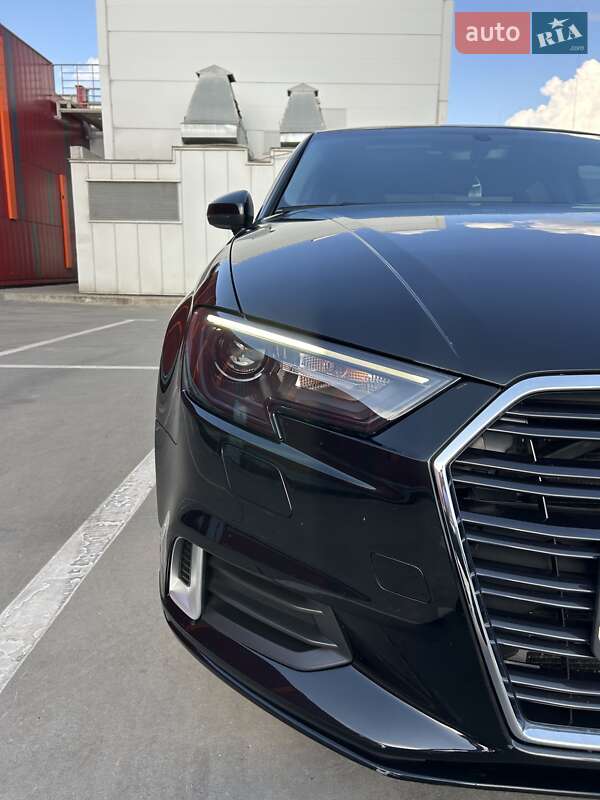 Седан Audi A3 2016 в Киеве