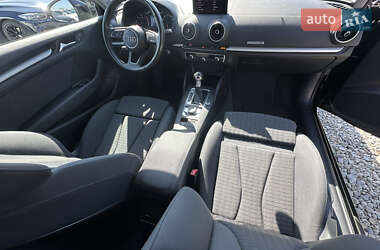 Хэтчбек Audi A3 2017 в 