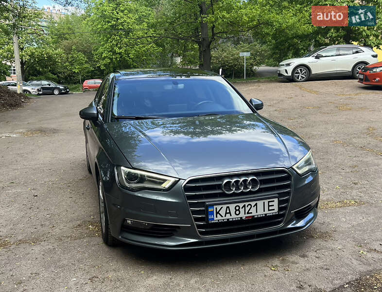 Седан Audi A3 2016 в 