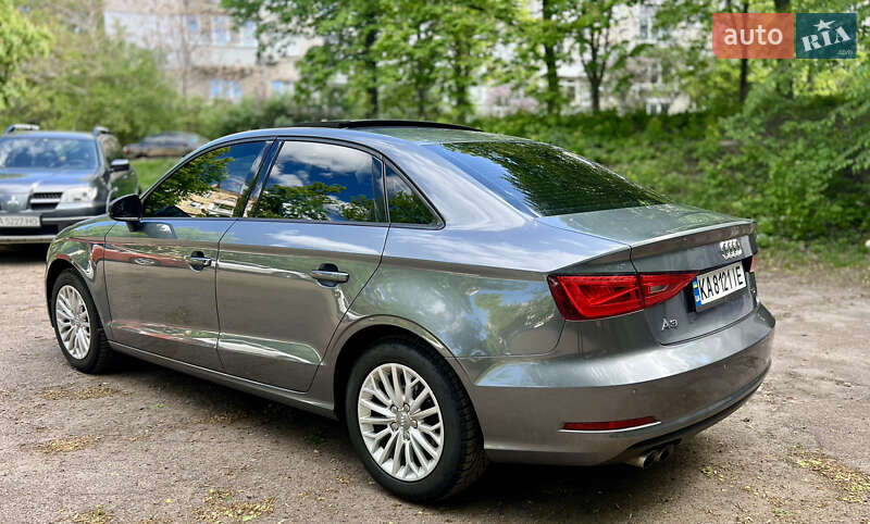 Седан Audi A3 2016 в Киеве