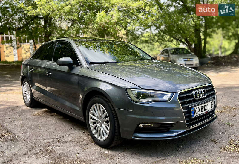 Седан Audi A3 2016 в Киеве