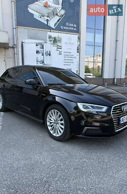 Хетчбек Audi A3 2017 в 