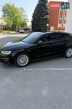 Хетчбек Audi A3 2017 в 