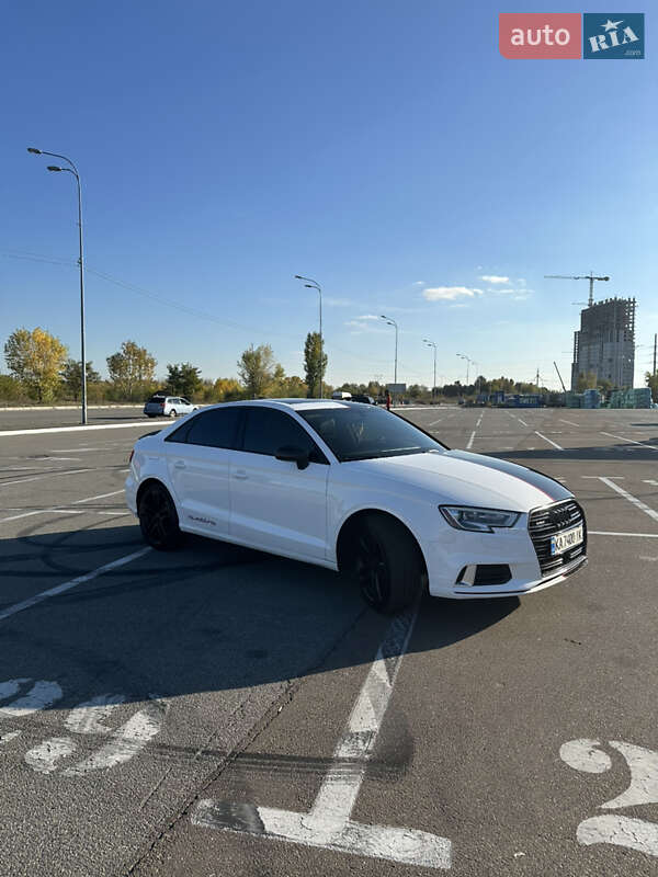 Седан Audi A3 2017 в Киеве