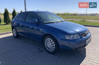 Хэтчбек Audi A3 2001 в 
