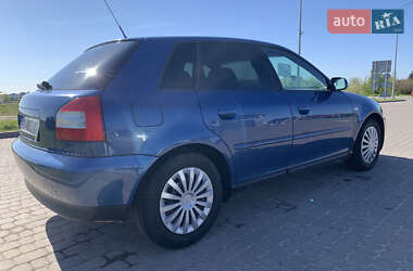 Хэтчбек Audi A3 2001 в 