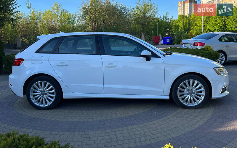 Хэтчбек Audi A3 2016 в Львове