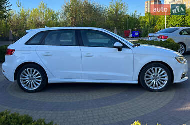 Хэтчбек Audi A3 2016 в 