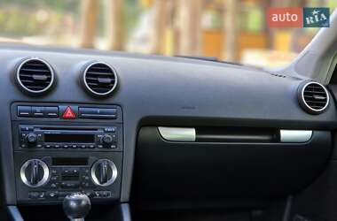 Хэтчбек Audi A3 2005 в 