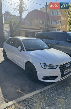Хэтчбек Audi A3 2015 в 
