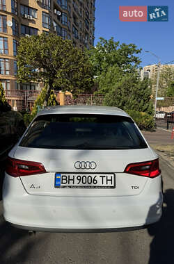 Хэтчбек Audi A3 2015 в 