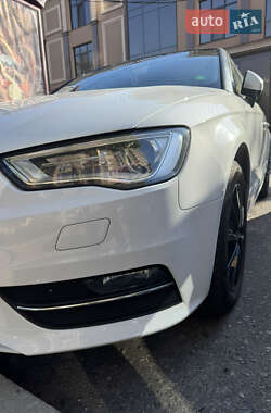 Хэтчбек Audi A3 2015 в 