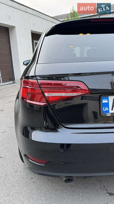 Хэтчбек Audi A3 2018 в Житомире