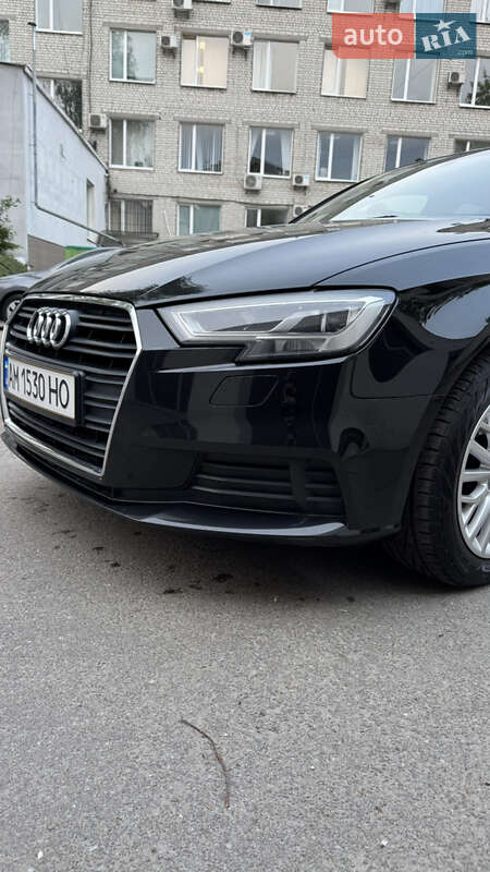 Хэтчбек Audi A3 2018 в Житомире