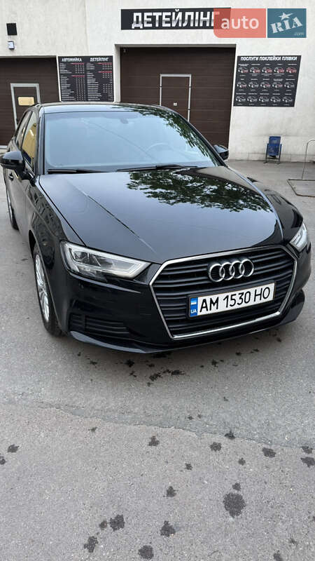 Хэтчбек Audi A3 2018 в Житомире