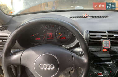 Хэтчбек Audi A3 2002 в 