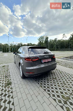 Хэтчбек Audi A3 2016 в 