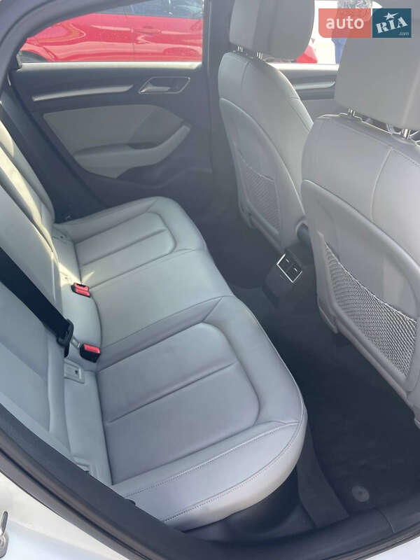 Седан Audi A3 2018 в Киеве