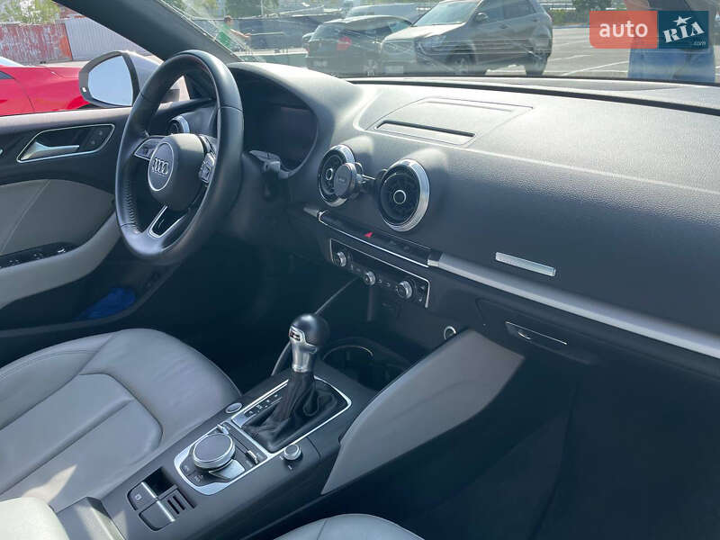 Седан Audi A3 2018 в Киеве