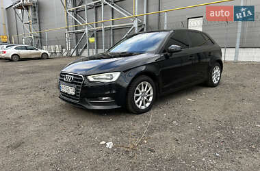 Хэтчбек Audi A3 2015 в 