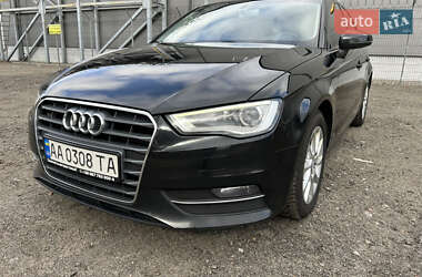 Хэтчбек Audi A3 2015 в 