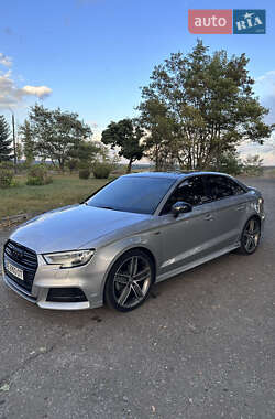Седан Audi A3 2016 в Чугуєві