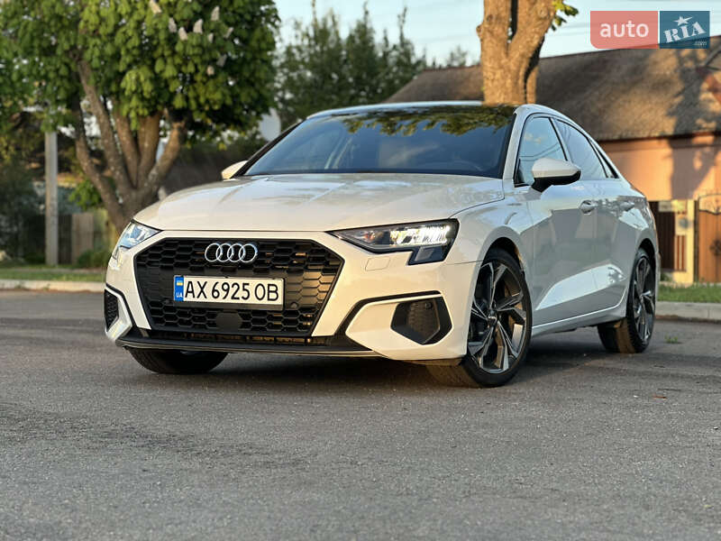 Седан Audi A3 2022 в 