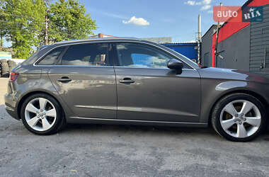 Хэтчбек Audi A3 2014 в 
