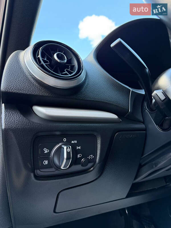 Седан Audi A3 2019 в Бурштыне