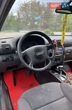 Хэтчбек Audi A3 2000 в 