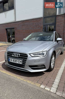 Хетчбек Audi A3 2015 в 