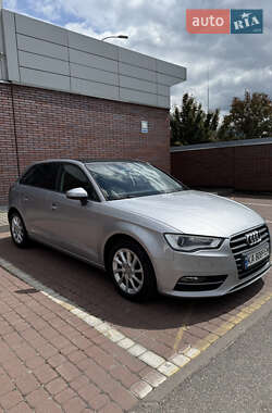 Хетчбек Audi A3 2015 в 