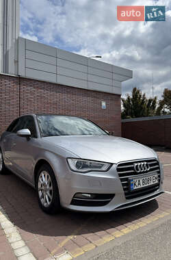 Хетчбек Audi A3 2015 в 