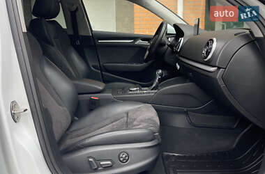 Хэтчбек Audi A3 2016 в 