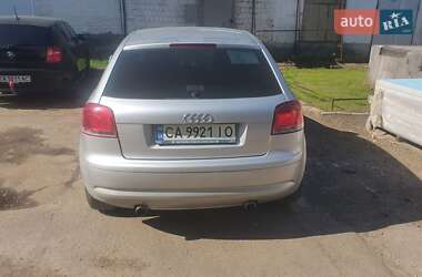 Хетчбек Audi A3 2004 в 