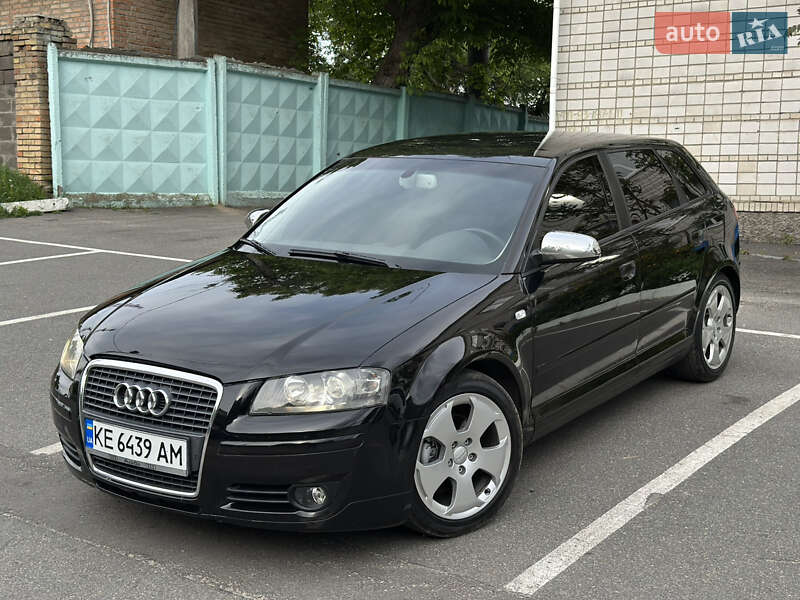 Хетчбек Audi A3 2004 в 