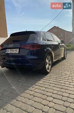 Хэтчбек Audi A3 2016 в 
