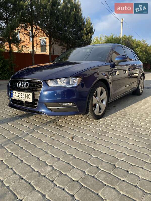 Хэтчбек Audi A3 2016 в 