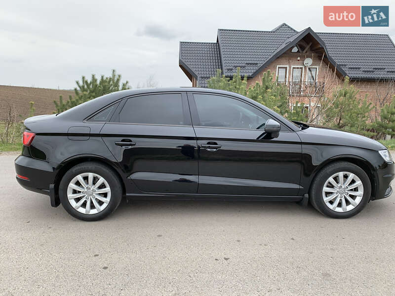 Седан Audi A3 2015 в Львове