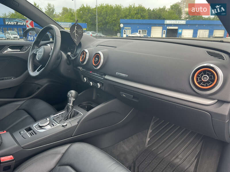 Седан Audi A3 2017 в Киеве