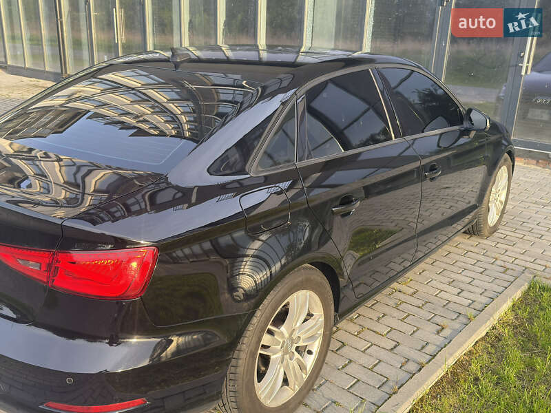 Седан Audi A3 2015 в Рівному