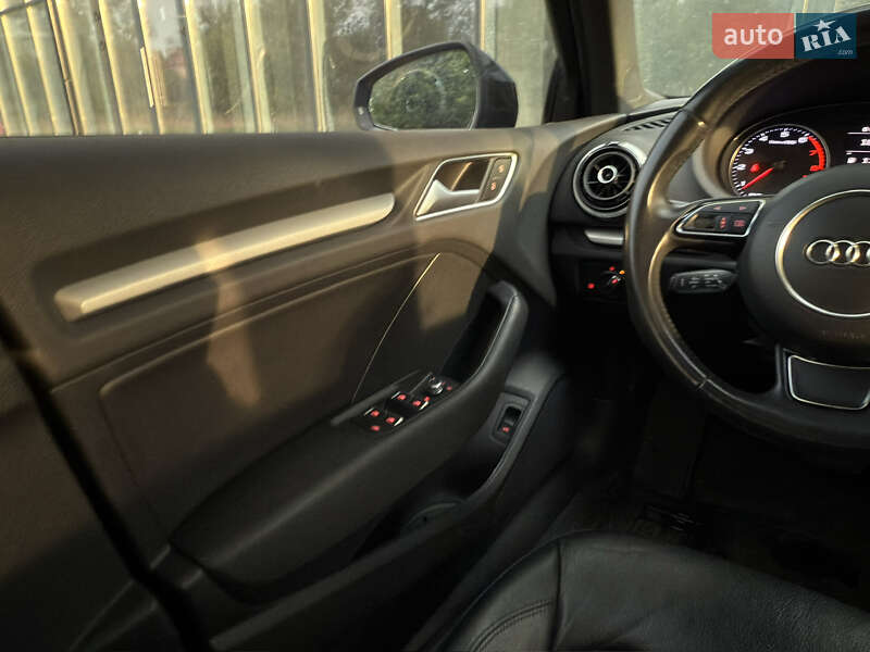 Седан Audi A3 2015 в Рівному