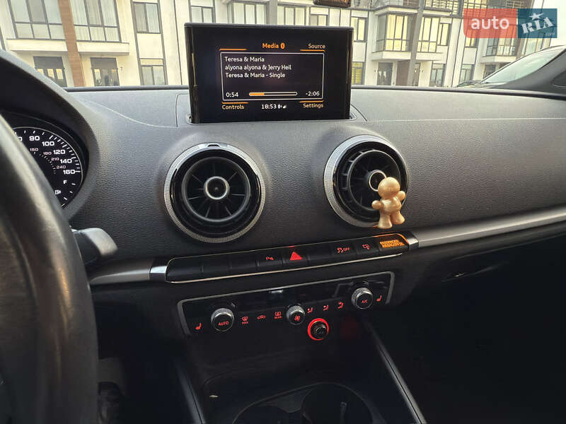 Седан Audi A3 2015 в Рівному