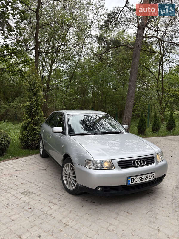 Хэтчбек Audi A3 2001 в 